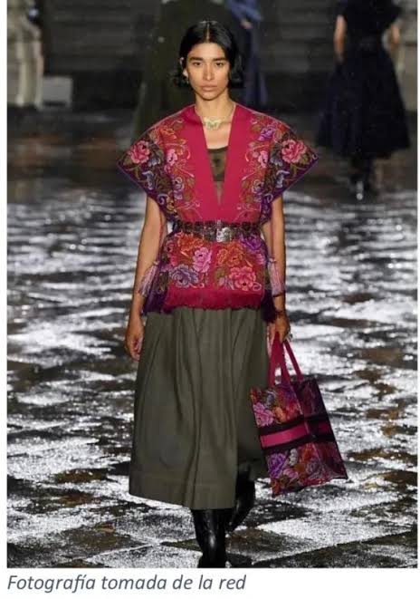 El pueblo indígena tsotsil de Zinacantán acusan a la marca Dior de plagiar la prenda tradicional masculina