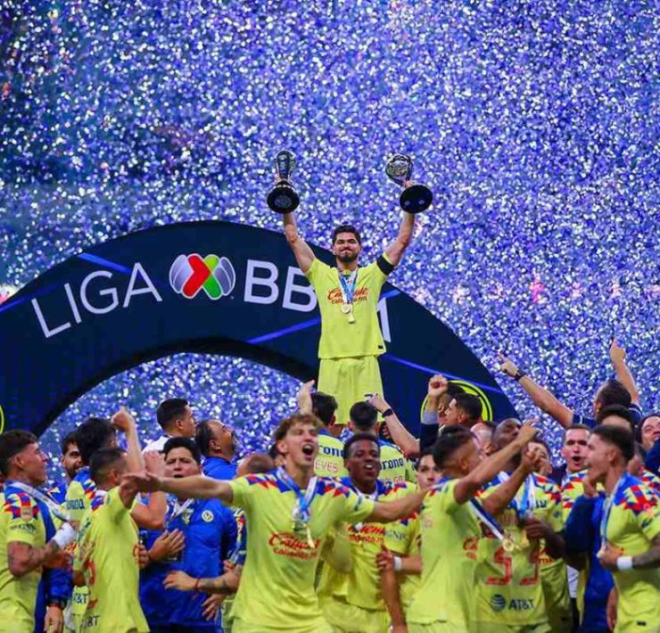 Las águilas del América logran alzar su décimo quinto título en el fútbol mexicano ante Cruz Azul, y por lo tanto se colocan como el tercer equipo en ser bicampeón en torneos cortos.