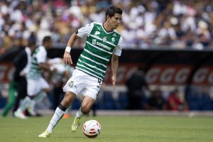 Tras su salida del América, Molina llegó a Santos Laguna donde ganó su tercer campeonato en el fútbol mexicano. 