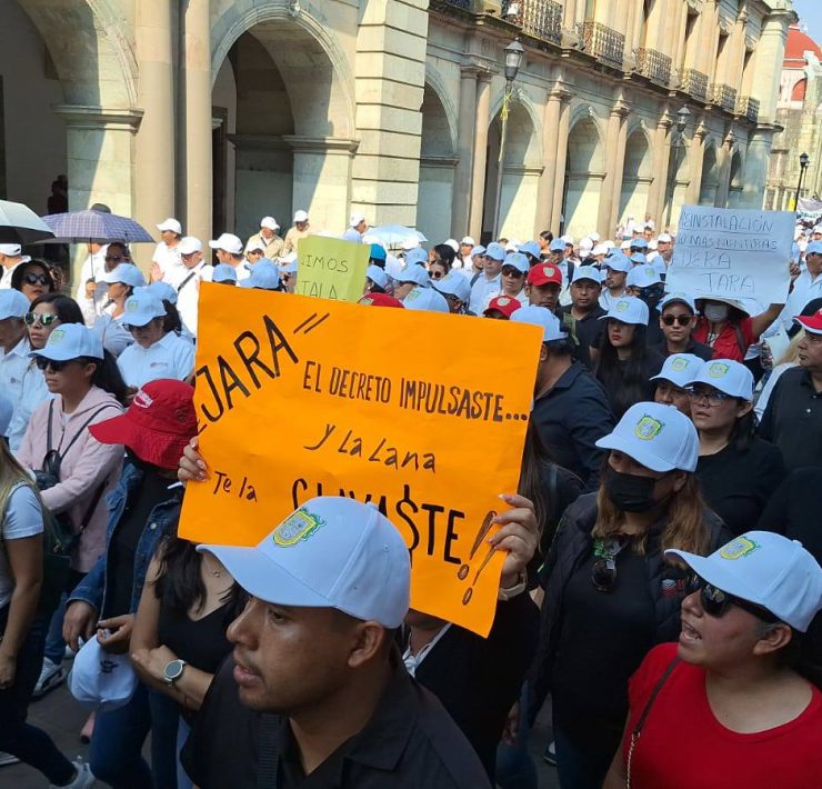 Marchan trabajadores