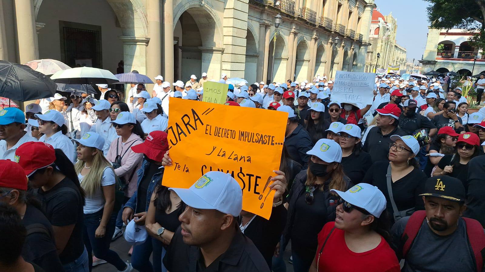 Marchan trabajadores