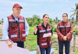 La gobernadora Evelyn Salgado supervisa las medidas de prevención y la coordinación de emergencias ante la llegada del huracán Erick a Guerrero.