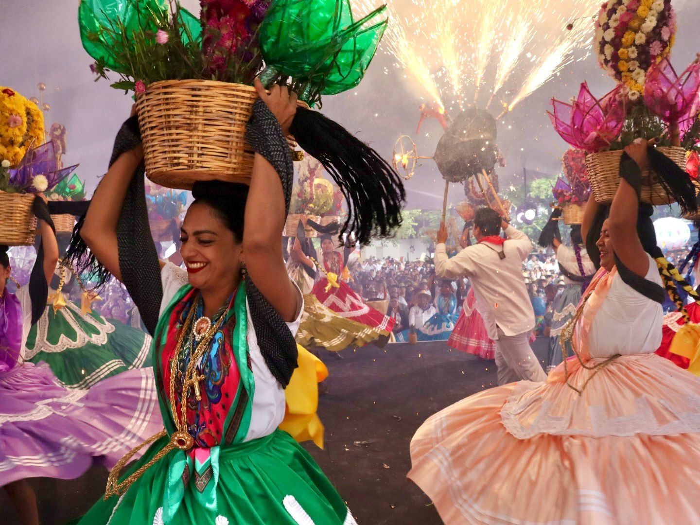 Guelaguetza universitaria